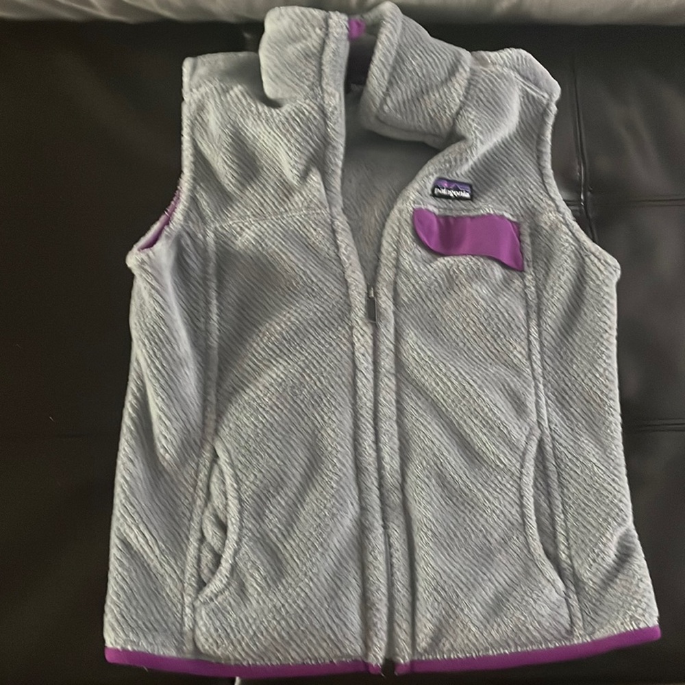 Patagonia small vest, no tears, no pulls, no stains